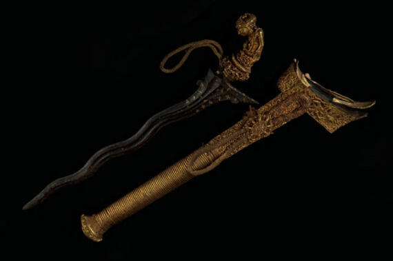 Cangkul, Pedang, dan Keris