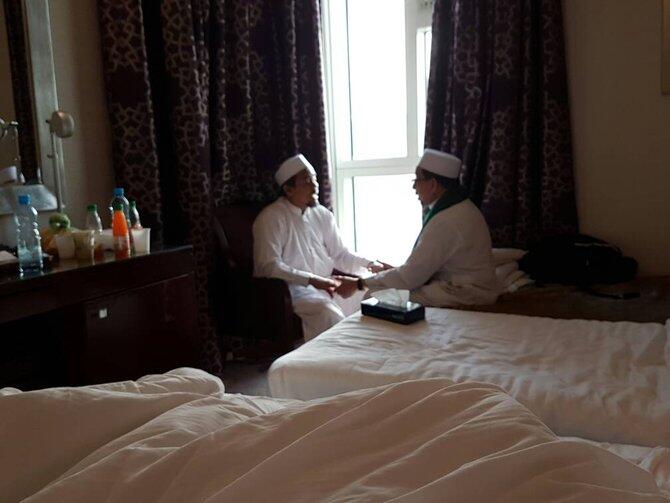 Dalih kebetulan dalam pertemuan PKS dan Habib Rizieq