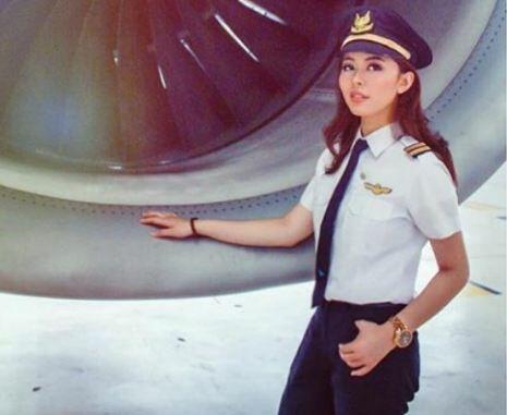 Cantik Banget! Ternyata Ini Dia Pilot Wanita Termuda di Indonesia 