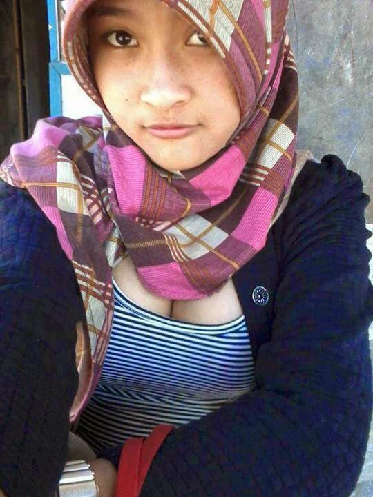 PNS Cantik Kehilangan HP, Puluhan Foto Panasnya Beredar