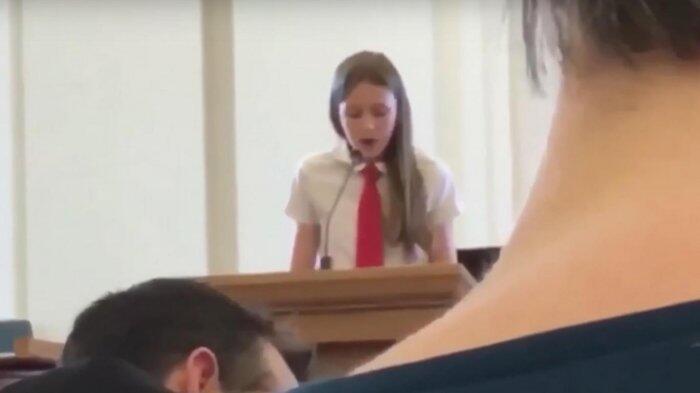 Remaja 12 Tahun Blak-blakan Mengaku Lesbian di Depan Jemaat Gereja