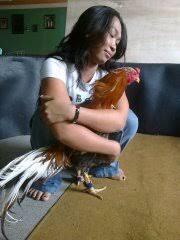 Wanita penghobi ayam