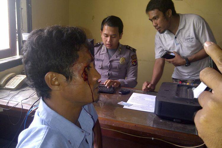 Protes Pelayanan Disdukcapil, Iskandar Babak Belur Dikeroyok Pegawai