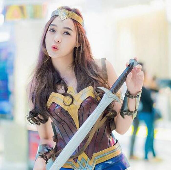 &#91;FOTO HOT &amp; SEXY&#93; Wonder Woman dari Thailand yang Bikin Gemas