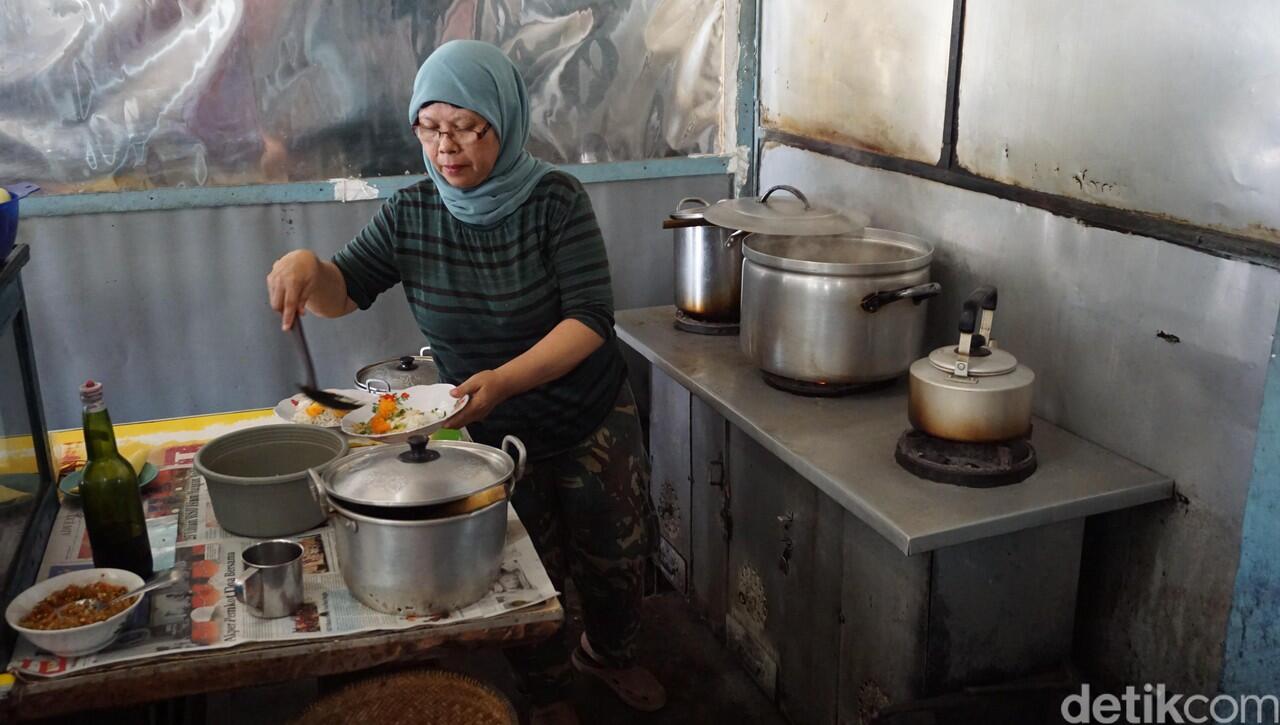 Lewat Brebes dan Tegal? Jangan Lupa Jajan Enak di 7 Tempat Ini