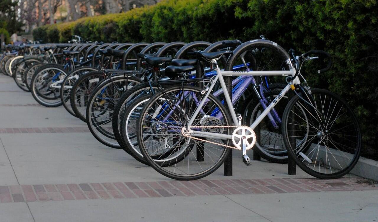 MEMILIH SEPEDA UNTUK BIKE TO CAMPUS