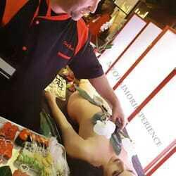 Mengenal Nyotaimori, Tradisi Makan Sushi Di Jepang Yang Unik