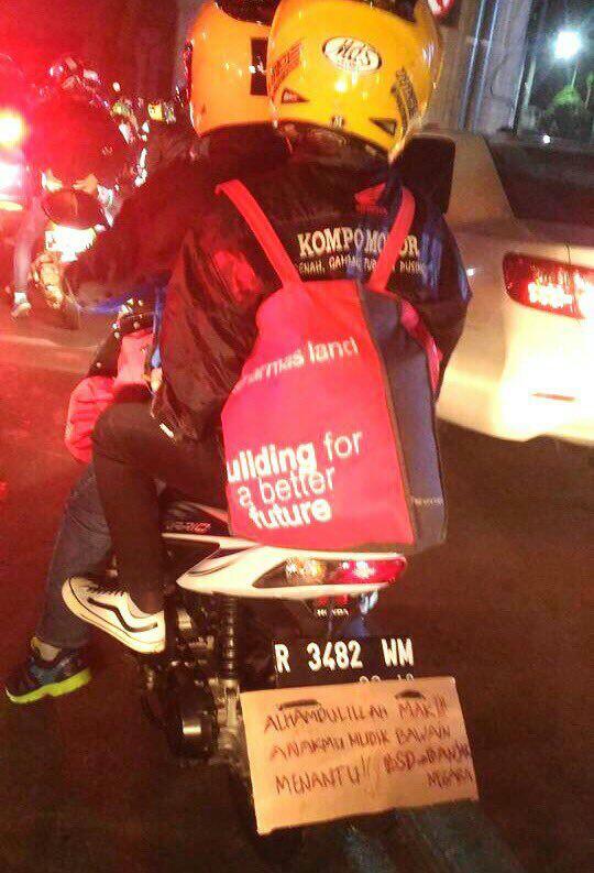 Unik Gan! 7 Potret Pemudik Dengan Tulisan Penyemangat Di Motornya