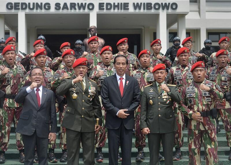 TNI 100% Di Belakang Presiden Jokowi