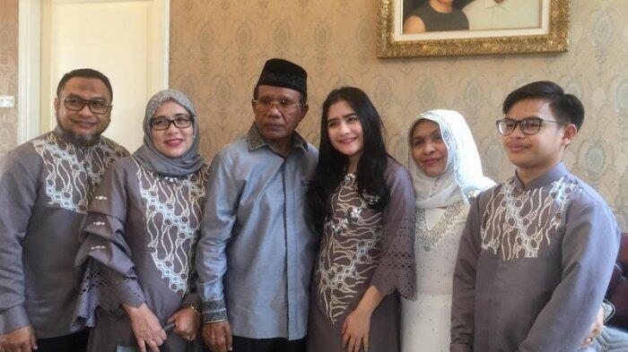 Masih Single, Prilly Latuconsina Rayakan Lebaran di Rumah Opa dan Oma