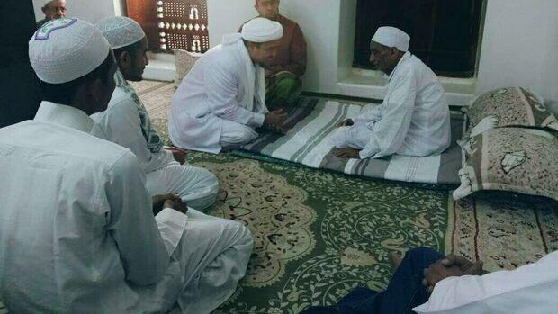 Momen Lebaran Habib Rizieq di Yaman, Temui Guru dan Cucu