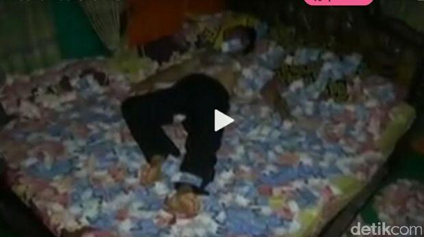 Di Manakah Pak Kades Nono yang Tidur di Atas Uang Rp 1 M?