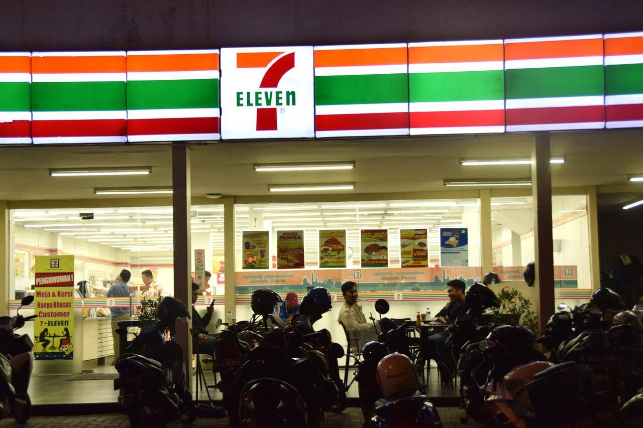 Nostalgia! Lima Hal yang Akan Kamu Dirindukan dari Seven Eleven