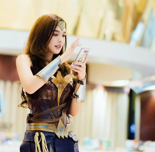 Gimana Cantiknya Kalau Cewek Asia Jadi Wonder Womann ????
