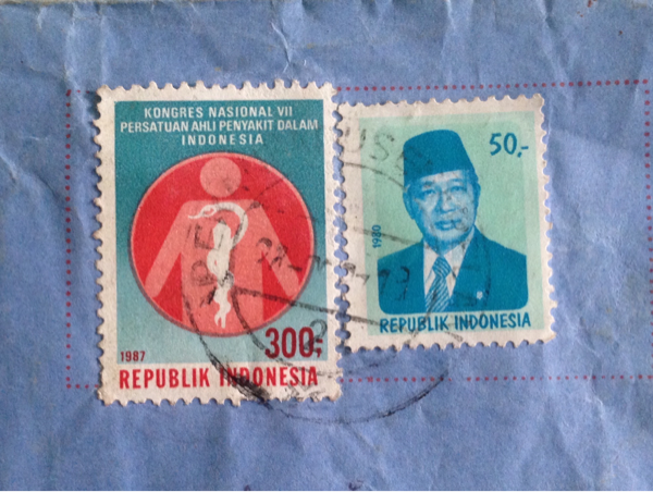 yang hoby koleksi perangko!