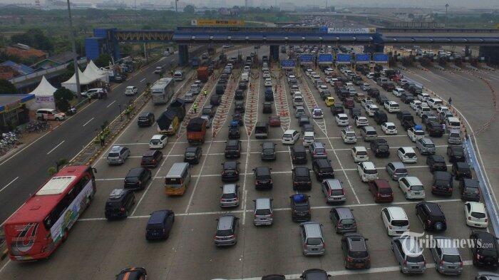 Kamis Sore, Arus Balik di Tol Cikampek Area Ini Lalu Lintasnya Padat