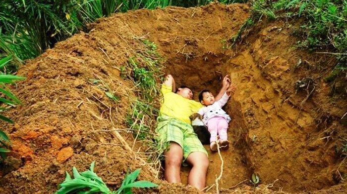 Ayah Ajak Anak Main ke Kuburan, Fakta di Baliknya Bikin Publik Mewek