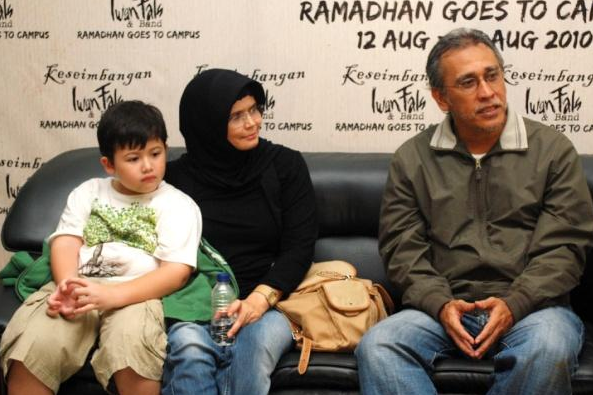 Iwan Fals Sedang Siapkan Album Untuk Istri Tercinta