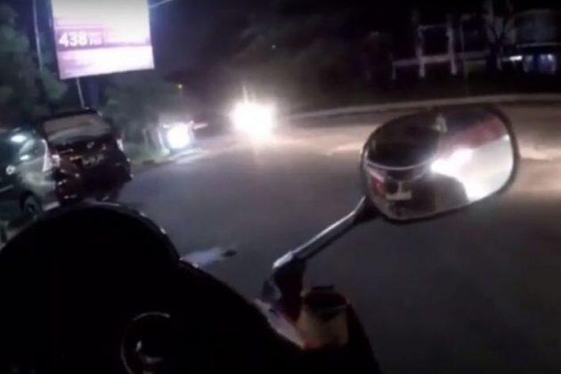 Edan! Vlogger Ini Ngebut Pakai Motor Gede di Jalan Tol. Lihat Videonya