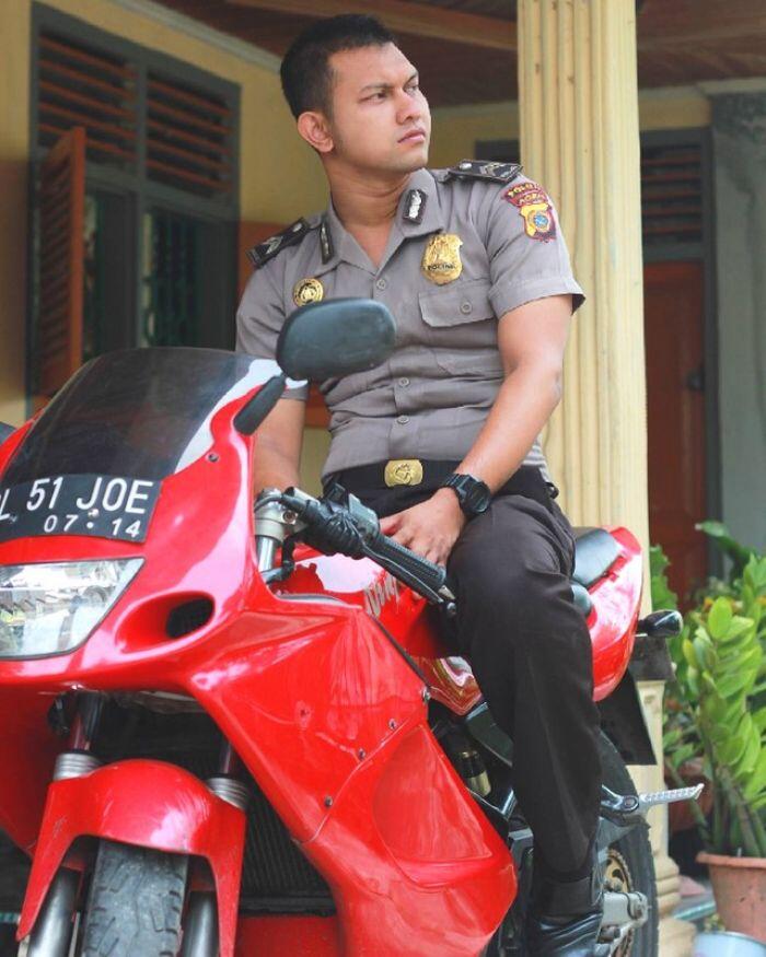 Si Ganteng Ini Keluar dari Kepolisian Karena Menyesal Lulus Nyogok