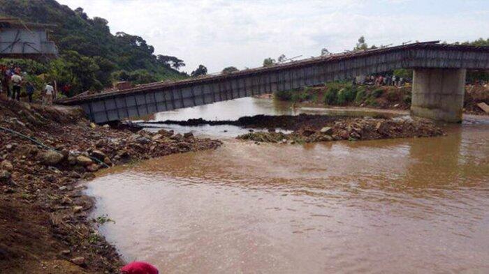 Usai Dipantau Presiden, Jembatan Buatan Perusahaan China Ini Ambruk