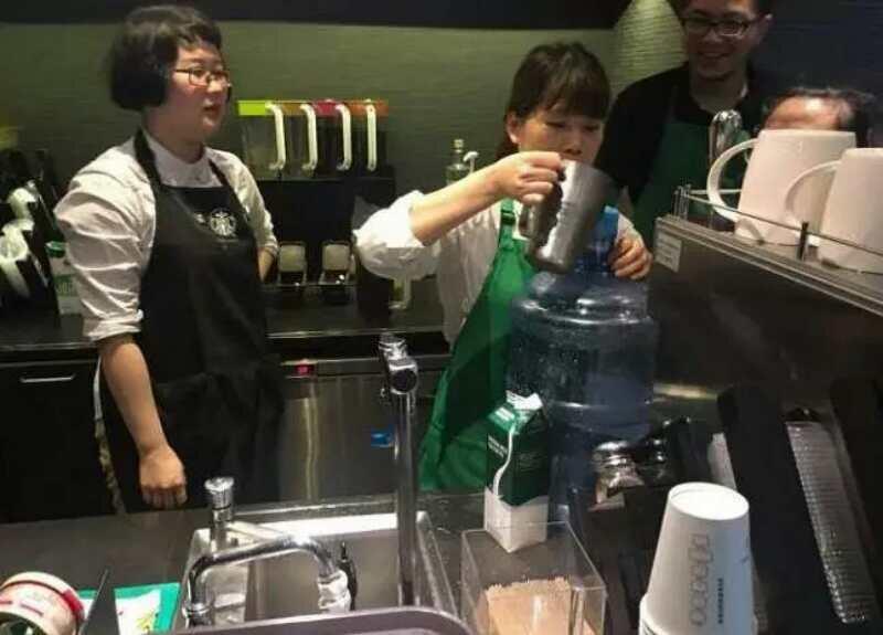 Begini Kalo Ada Promo Starbucks Di China