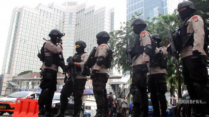 Warga Desa Sukaresmi Terkejut Didatangi Puluhan Polisi Bersenjata Laras Panjang