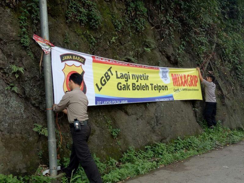 WAH, Spanduk Kontroversial LGBT Bertebaran di Jalur Mudik Sumedang