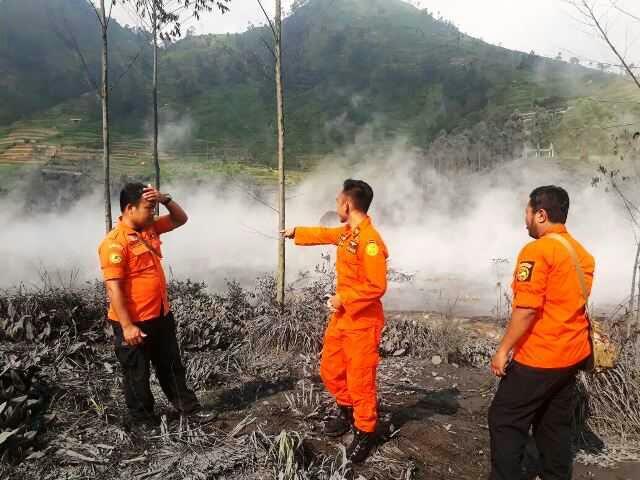 BREAKING NEWS,HELIKOPTER BASARNAS JATUH DI KAWAH SILERI DIENG