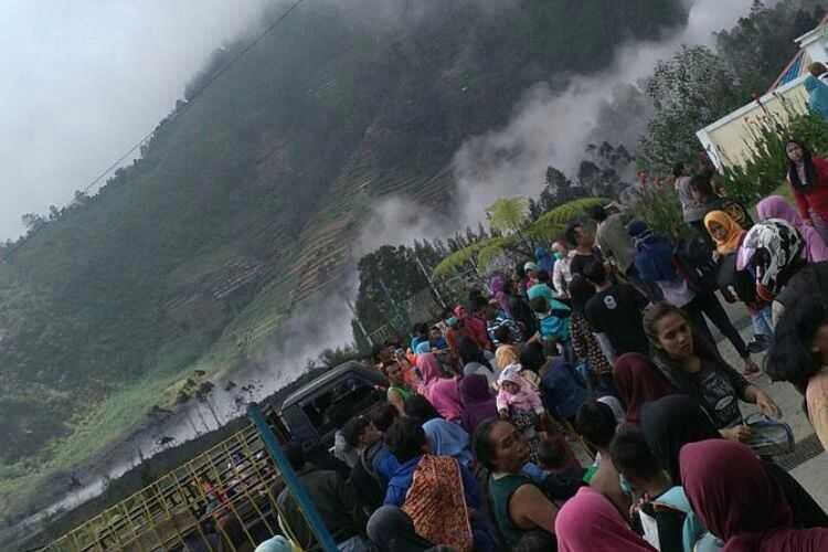 BREAKING NEWS,HELIKOPTER BASARNAS JATUH DI KAWAH SILERI DIENG