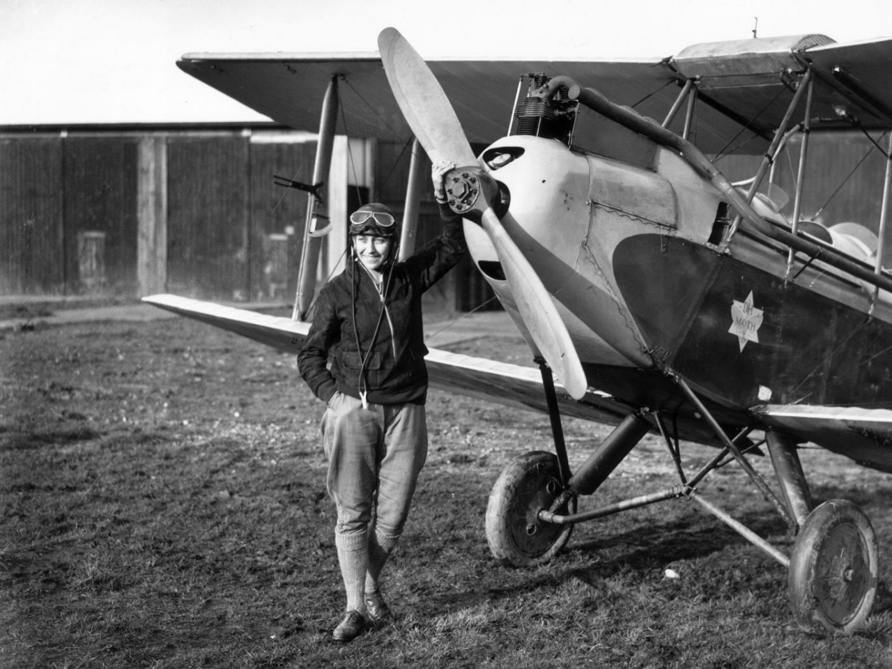Amy Johnson - 5 Fakta Kunci Tentang Pilot Wanita Pertama yang Jadi Google Doodle