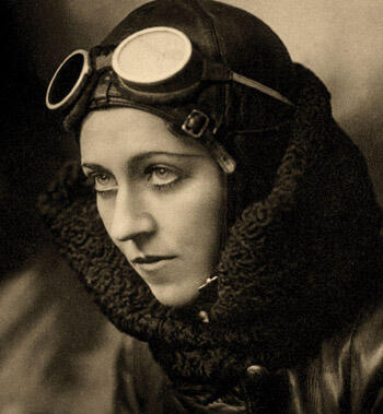 Amy Johnson - 5 Fakta Kunci Tentang Pilot Wanita Pertama yang Jadi Google Doodle 