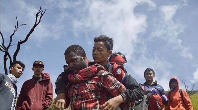 Ribuan Netizen Buru Pria Papua yang Ada dalam Foto Ini, Kenapa?