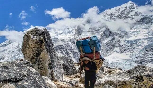 SHERPA, Di Balik Suksesnya Para Pendaki Everest yang Kerap Dipandang Sebelah Mata