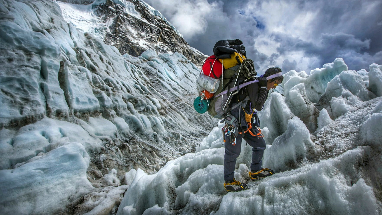 SHERPA, Di Balik Suksesnya Para Pendaki Everest yang Kerap Dipandang Sebelah Mata