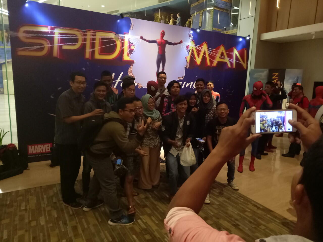 &#91;FR&#93; Gala Premiere Film Spider-Man : Homecoming. Wohooo!