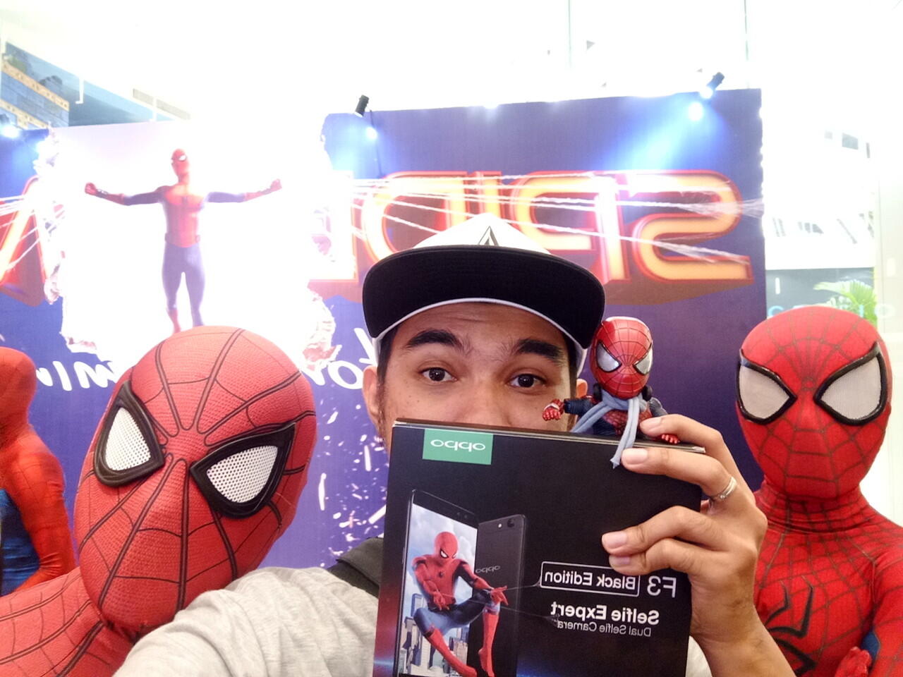 OPPO F3 Black Edition; Spider-Man: Homecoming Limited Collection Pack!