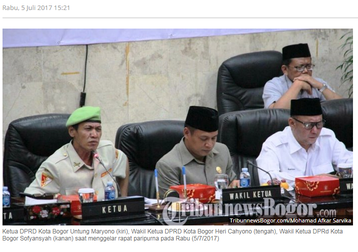Diprotes Pakai Baju Ormas, Ketua DPRD Bogor Minta Anggota Dewan Keluar Saat Rapat Par