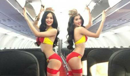 Tolak lepas arloji, wanita ini tampar petugas Bandara Sam Ratulangi.