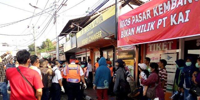 PT KAI tertibkan puluhan kios di Pasar Kembang Yogyakarta