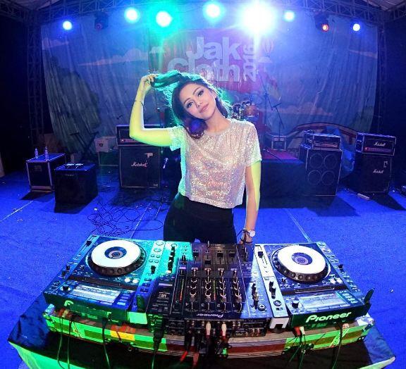 DJ Cewek Cakep nan Seksi (18++)