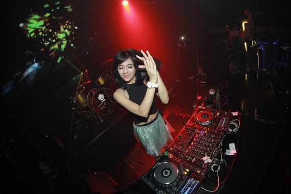 DJ Cewek Cakep nan Seksi (18++)