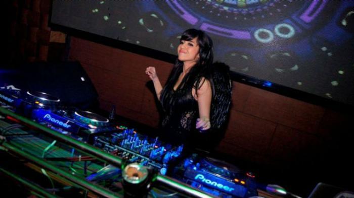 DJ Cewek Cakep nan Seksi (18++)