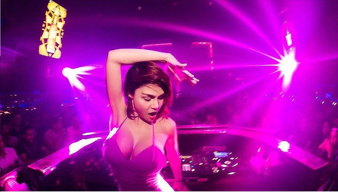 DJ Cewek Cakep nan Seksi (18++)