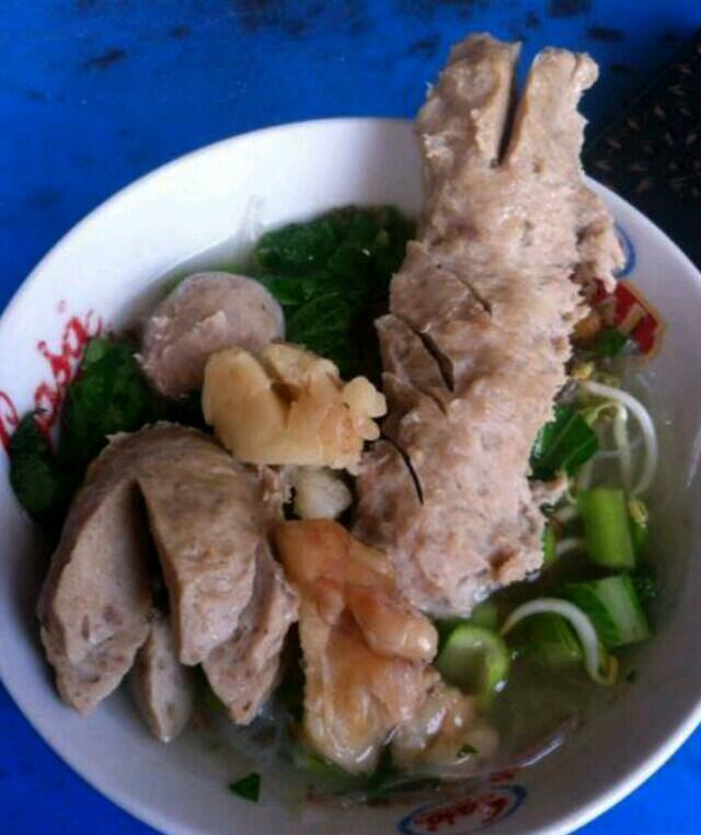 Bakso Kelabang, Bakso Yang Bikin Pembeli Jadi Salah Fokus. Cek Dimari Gan!