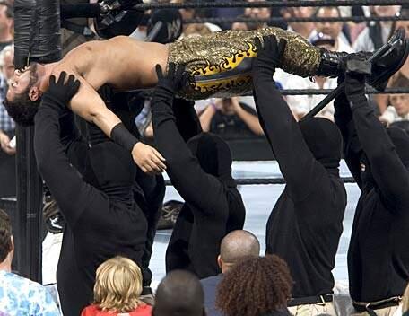 Kontroversi bom di London yang menjatuhkan karir pegulat WWE Muhammad Hassan