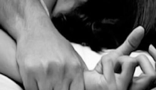 Pulang Kerja, Ayah Masuk Kamar Anak Tiri, Teeettt... Sensor!