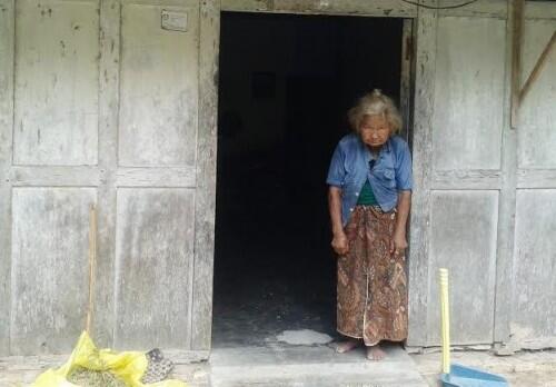 Suparni, Nenek Berusia 117 Tahun Namun Masih Tetap Produktif