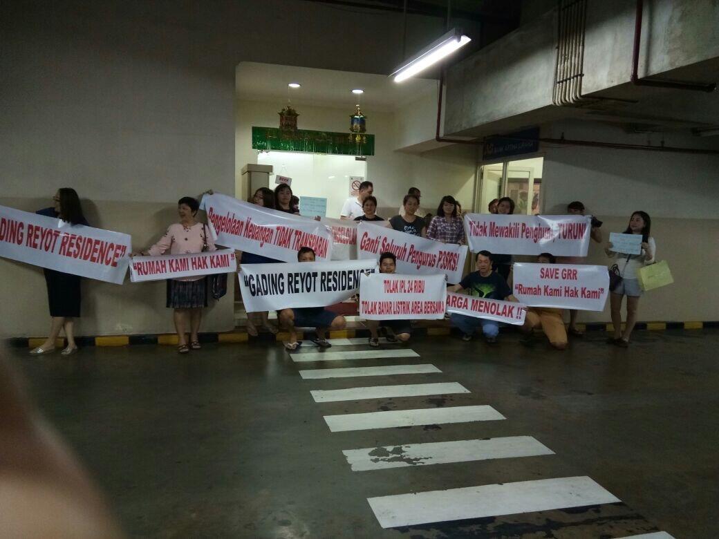 Aksi Unjuk Rasa di Apartemen Gading Resort Residence, Kelapa Gading