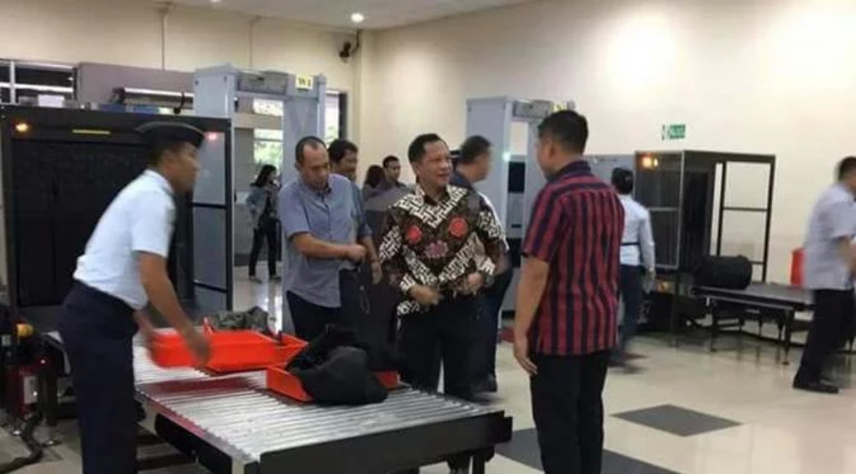 Masuk Bandara Sam Ratulangi, Kapolri Diperiksa Petugas